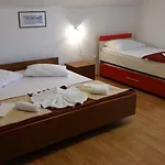 拉多维克别墅旅馆 察夫塔特