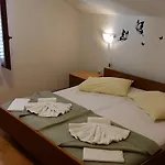 拉多维克别墅旅馆 3*